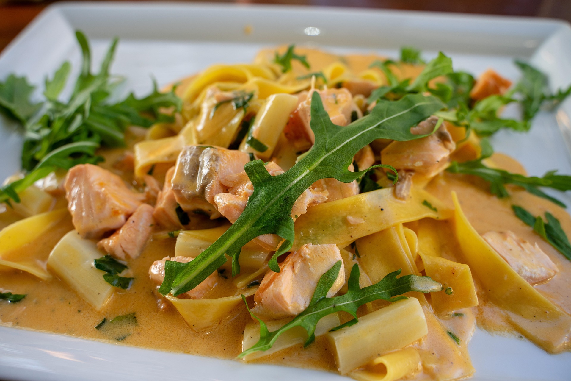 Nudeln mit Zucchini und Lachs